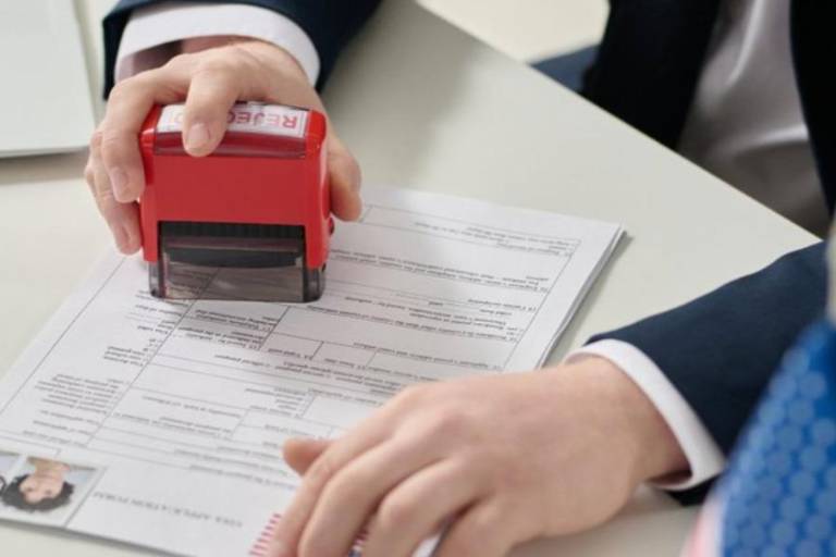 EU entrevistará a menores de 14 y mayores de 79 años de edad para darles visa