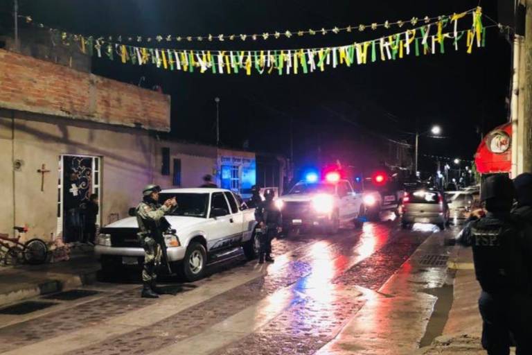 Hallan a 5 estudiantes de Medicina asesinados dentro de un auto en Celaya