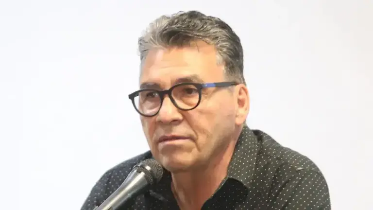 Hernández Norzagaray dijo que como observador tuvo que salir de un periódico por sus comentarios.