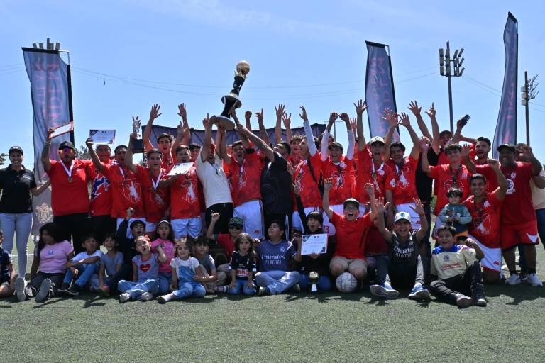 Se ciñe Familia Fajardo la corona de la Primera Fuerza con angustia extra