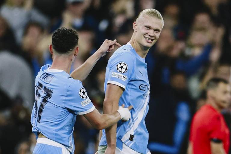 El City doblega a un Nápoles que jugó 70 minutos con uno menos