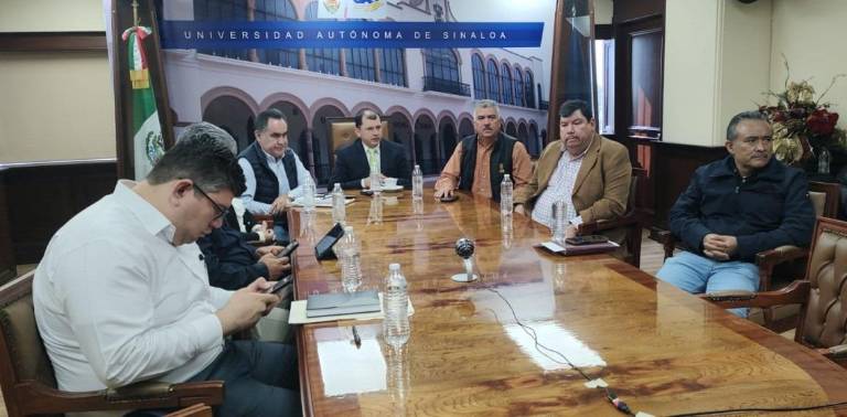 Robespierre Lizárraga, encargado de Despacho de Rectoría de la UAS, sostuvo una reunión con el Colegio de Directores, donde habló de las dificultades financieras que atraviesan.