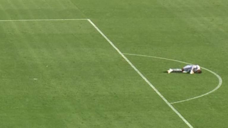 Monged Elneel se desmayó al minuto 28.