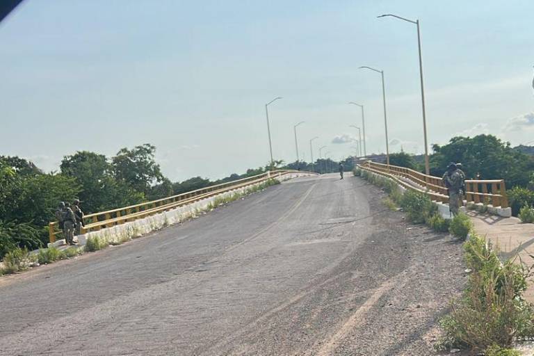 Alertan en Rosario explosiones y cierre en la carretera libre