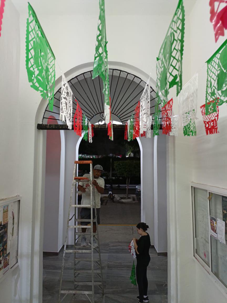 $!Decoración de fiestas patrias en Escuinapa estuvo a cargo de una coordinadora de eventos