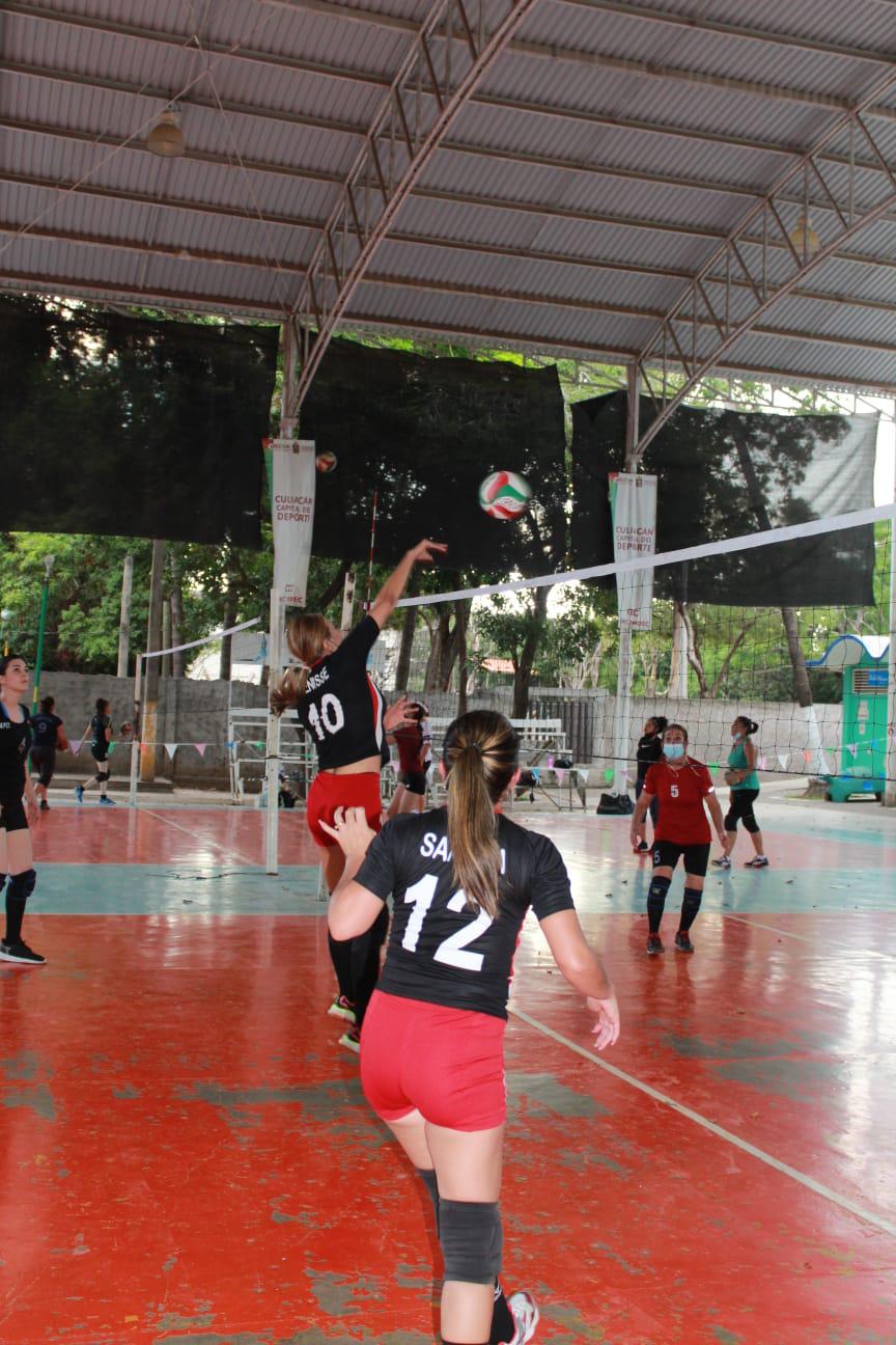 $!Imponen sus remates en Torneo de Voleibol Femenil Culiacán Ciudad Capital