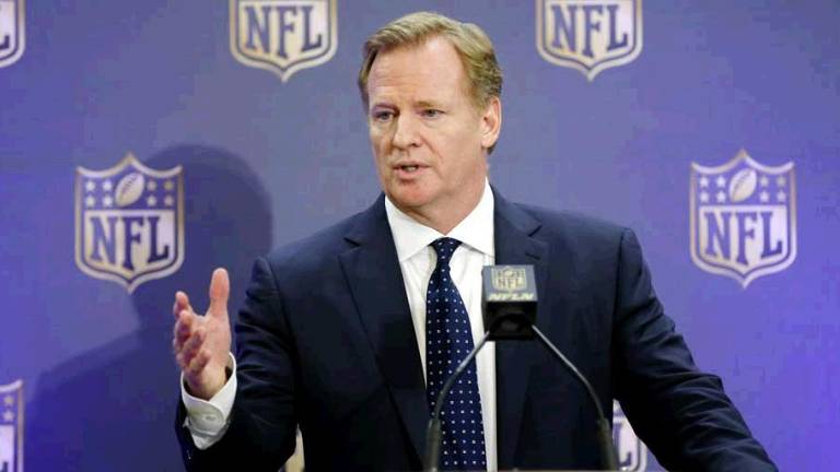 Roger Goodell, comisionado de la NFL, da los pormenores de la conmemoración.