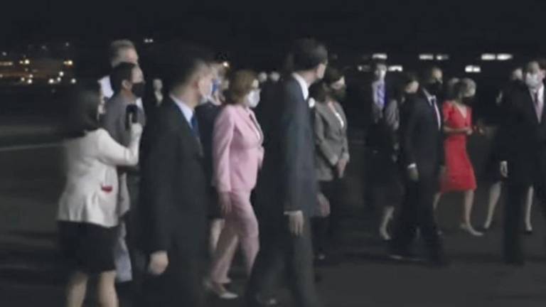 Nancy Pelosi aterriza en Taiwán, pese a advertencia de China de derribar su avión