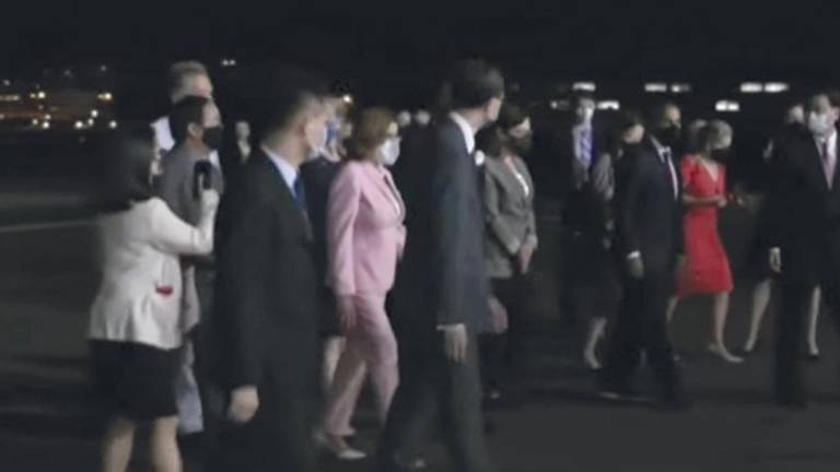 Nancy Pelosi al aterrizar en Taiwán.