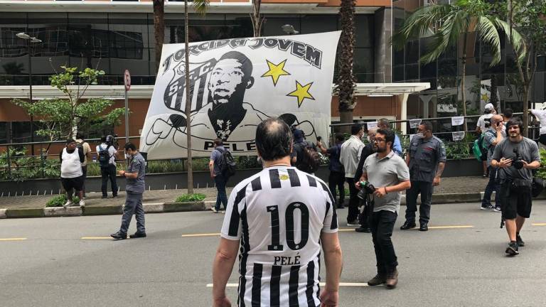 La tristeza por la muerte de Pelé se nota en todo Brasil.