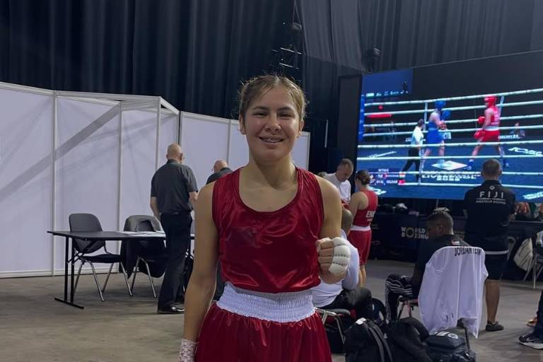 Mazatleca Esmeralda Patiño debuta con triunfo en Mundial de Boxeo tras vencer a la campeona italiana