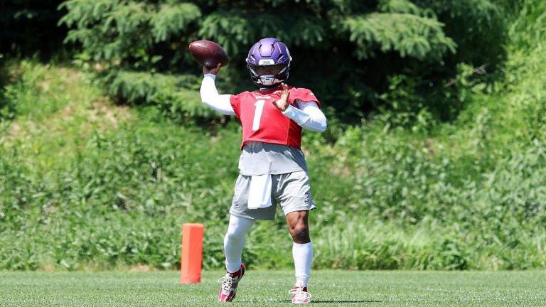 Kyler Murray será el mariscal de campo titular de los Vikingos para el inicio de la próxima temporada regular.