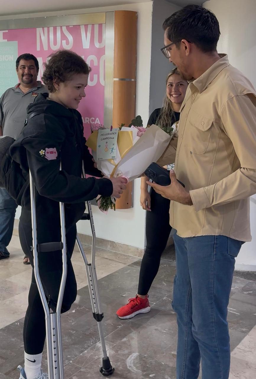 $!Norma Cázares regresa a Culiacán con oro paralímpico desde República Checa