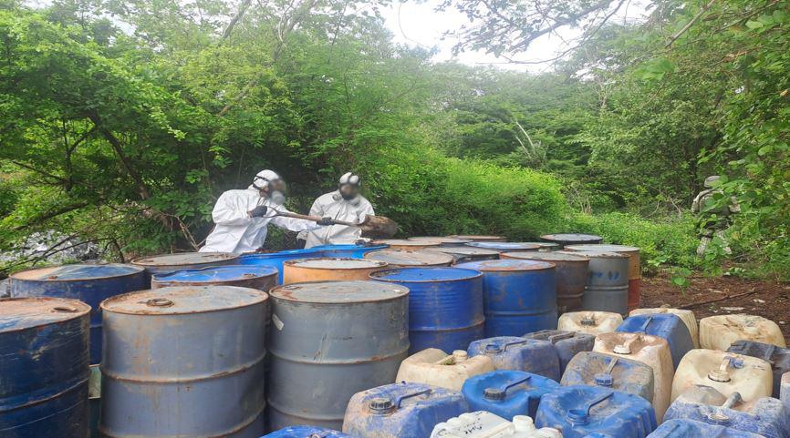 $!Ejército desmantela centros de precursores químicos para metanfetamina en Culiacán