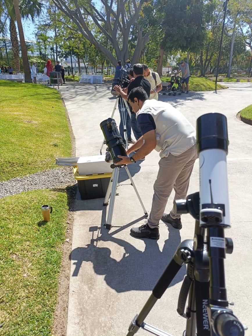 $!Niños y grandes tocan la luna en el ciclo de actividades del Gran Acuario ‘Del Mar al Espacio’