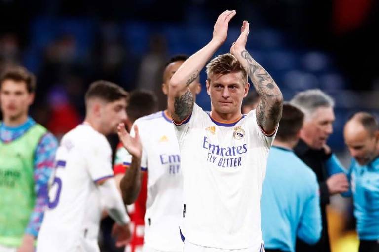 Real Madrid sufre con Granada, pero vence y se aleja del Sevilla