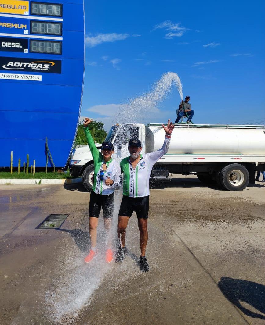 $!De Durango a Mazatlán en bicicleta: cumplen reto por Sierra Madre