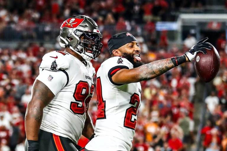 Brady y Bucaneros inician con triunfo la defensa de su título