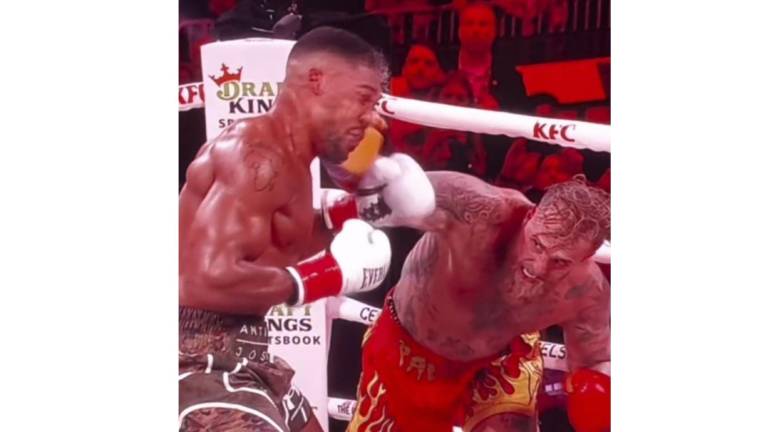 Anthony Joshua noqueó a Jake Paul el viernes en Miami.