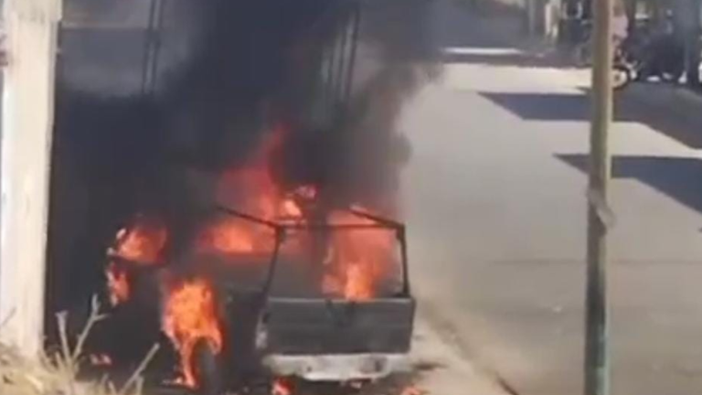 Negocio de sushi y camioneta se incendian tras choque en Culiacán