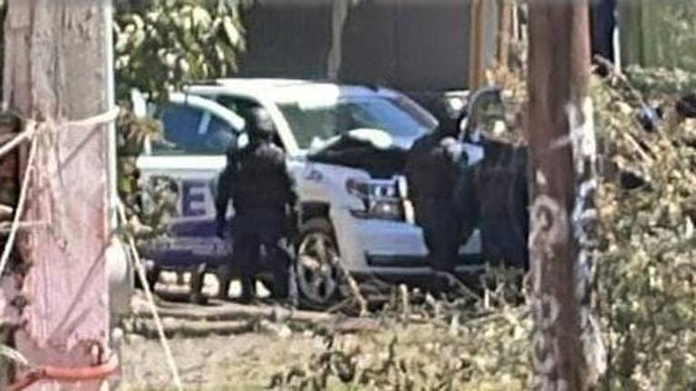 La patrulla de Uneprevif chocó contra el tren en movimiento en un crucero del ferrocarril en la colonia Quinta Chapalita.