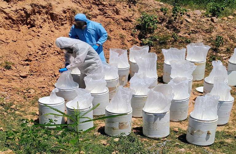 Ejército desmantela 15 centros de metanfetamina en Culiacán y Cosalá