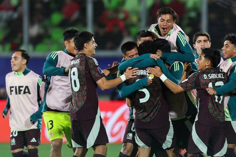 México avanzó a cuartos de final tras superar con categoría a Chile