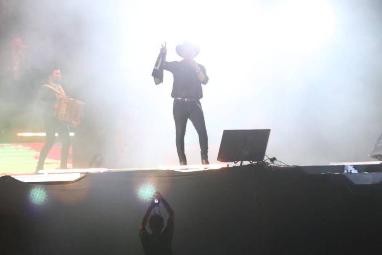 Gobierno de Mazatlán ‘guarda silencio’ sobre costo del concierto de Christian Nodal