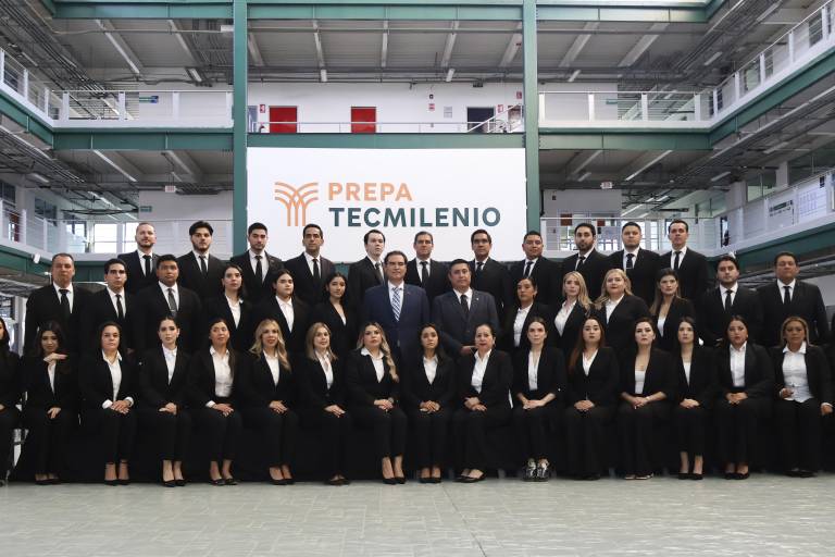 Realizan alumnos del Tecmilenio Culiacán la firma de títulos y grados académicos