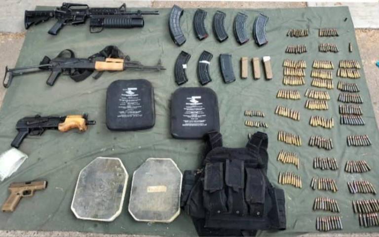 Ejército asegura armas, vehículo robado y equipo táctico en Culiacán