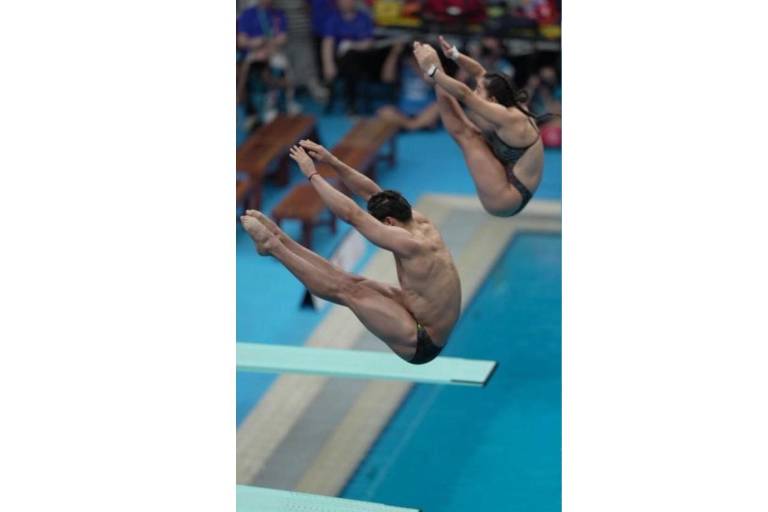 Osmar Olvera y Yunuen Parra rozan el podio en Singapur