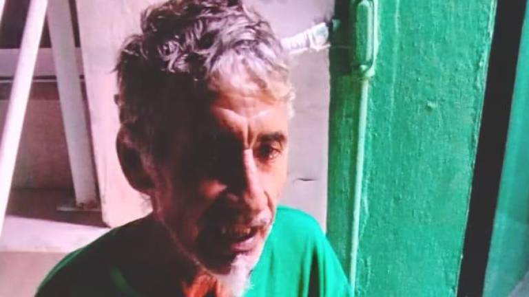 Se busca a los familiares de Alfredo Rodríguez Osuna, ya que convulsionó en una banqueta y fue trasladado a las instalaciones de Cruz Roja.