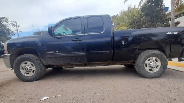 Aseguran dos vehículos, un hombre y presunta droga, en distintos hechos en Culiacán
