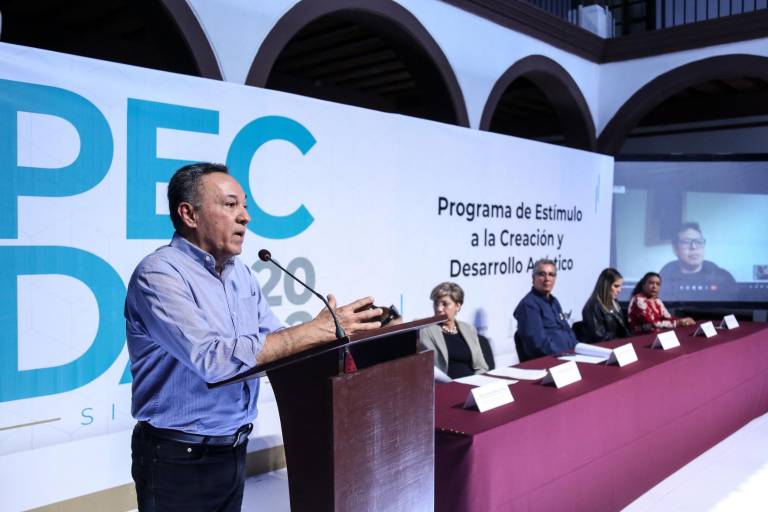 Se reúne el Isic con ganadores de becas del PECDA