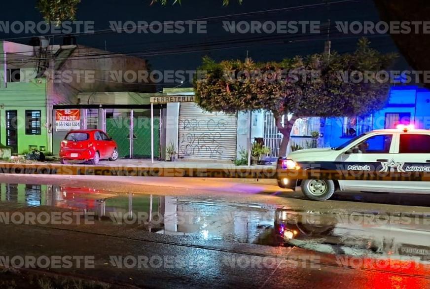 $!Balean automóvil tras allanar vivienda en Los Laureles, en Mazatlán