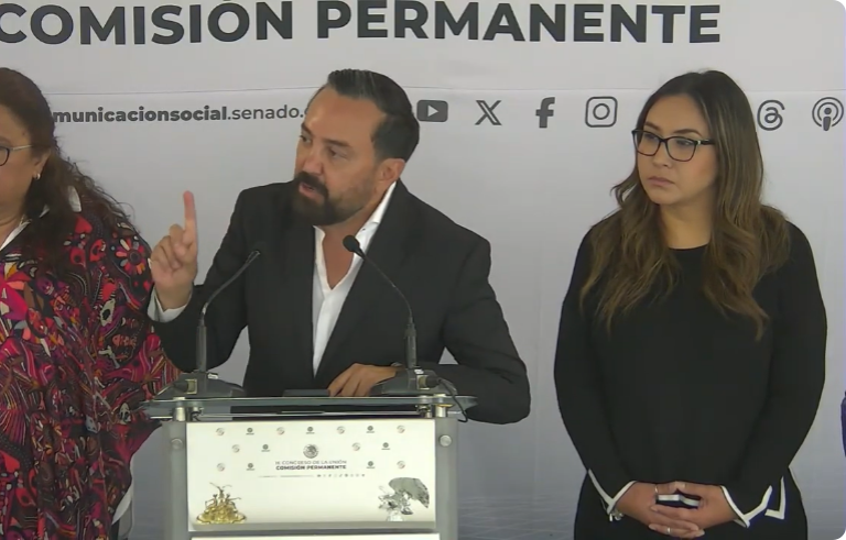 El Diputado federal por Morena, Arturo Ávila, llamó al Senador de Sinaloa Enrique Inzunza Cázarez a que solicite licencia.