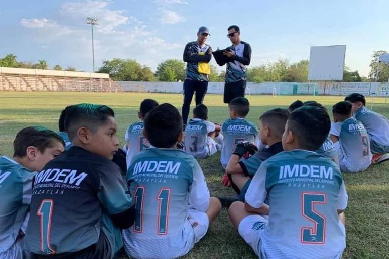 Mazatlán define estrategas para encarar estatales de futbol