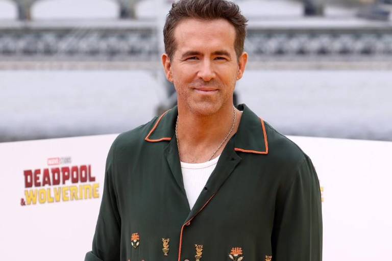 Dona Ryan Reynolds su salario de ‘Deadpool’ a miembros de la producción