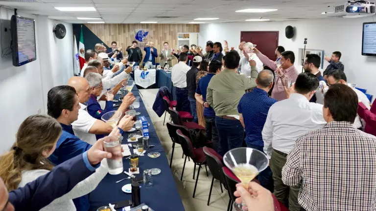 Realiza Ejecutivos de Ventas y Mercadotecnia su última sesión del año, con motivante charla con Gnozin Navarro