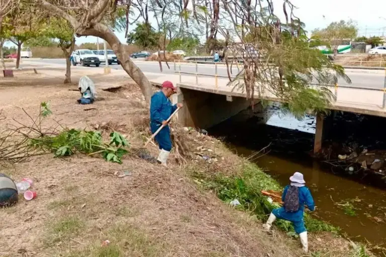 Se avanza hasta un 75% en limpieza de canales en Mazatlán previo a las lluvias