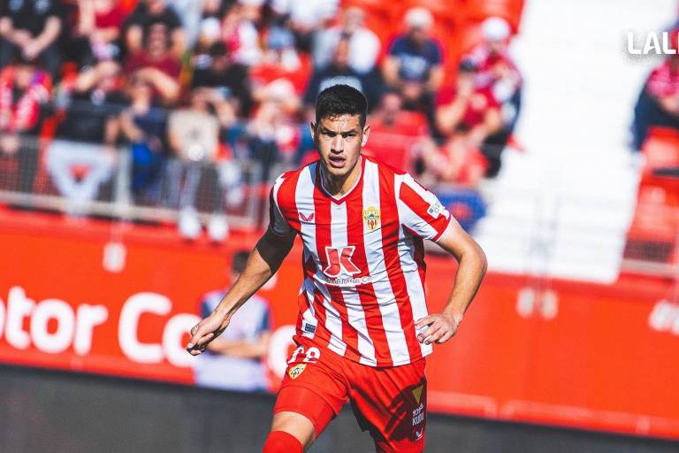 César Montes y el Almería descienden a la Segunda División en España