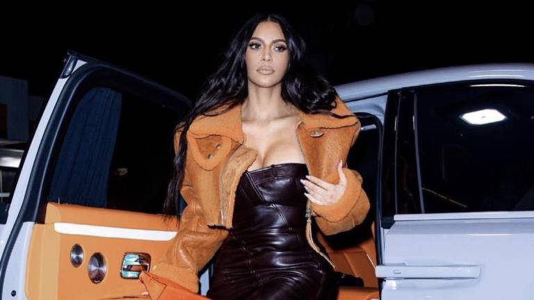 Kim Kardashian demuestra su apoyo a su ex pareja Kanye West durante la presentación de su disco.