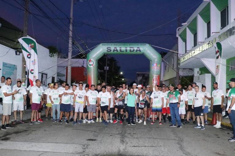 Miembros del STASE se unen en la Caminata 5K