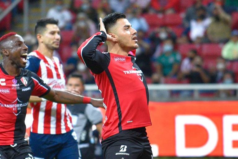 Atlas domina clásico tapatío contra Chivas; penal y expulsiones fueron polémica