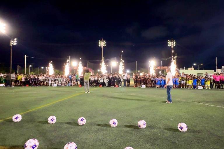 ¡Encienden las emociones! Inauguran torneos estatales de futbol en Mazatlán