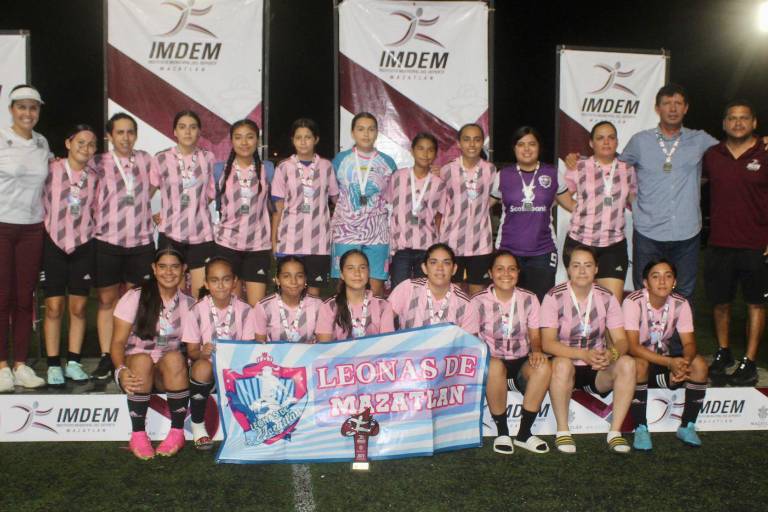 Leonas Piña rugen como campeonas de la Liga de Futbol Libre Femenil