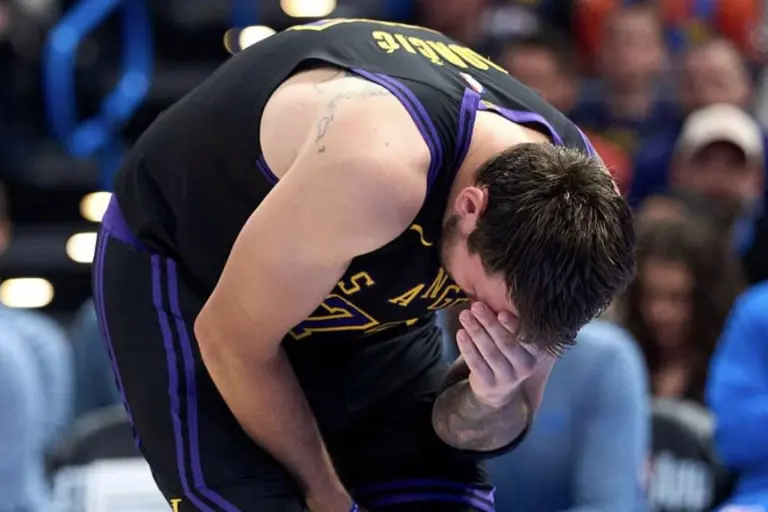 Luka Doncic buscará otras opiniones para saber la gravedad de su lesión.