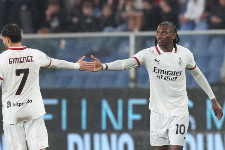 Leao salva al Milan de un naufragio en Génova