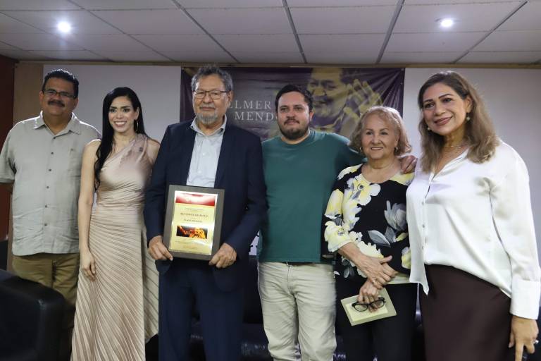 Brinda la UAdeO homenaje a Élmer Mendoza