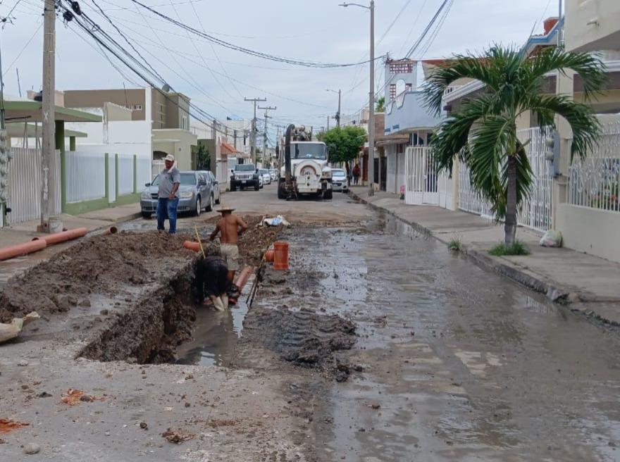 $!Tras múltiples reportes y quejas, rehabilitan alcantarillado en Sembradores de Amistad, en Mazatlán